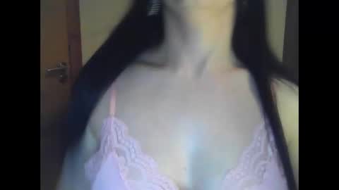 Snapshot of elle010843 chatting on April 16, 9:39 pm elle010843 online show from April 16, 9:39 pm