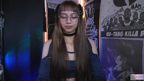Snapshot of elle_uwu chatting on December 17, 10:22 pm follow me on instagram . online show from December 17, 10:22 pm