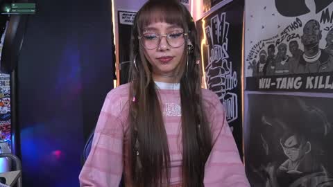 Snapshot of elle_uwu chatting on January 7, 5:33 am follow me on instagram . online show from January 7, 5:33 am