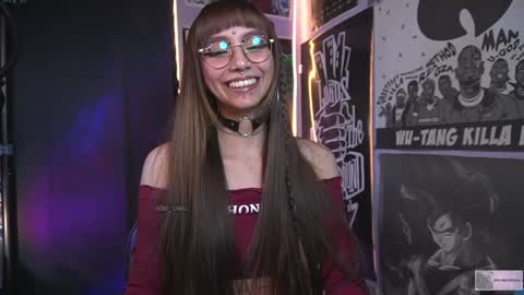 Snapshot of elle_uwu chatting on January 23, 2:12 am follow me on instagram . online show from January 23, 2:12 am
