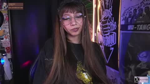 Snapshot of elle_uwu chatting on September 28, 9:31 pm follow me on instagram . online show from September 28, 9:31 pm
