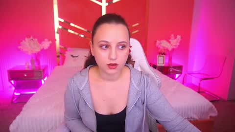 Snapshot of elleebloom chatting on November 3, 2:29 pm elleebloom online show from November 3, 2:29 pm