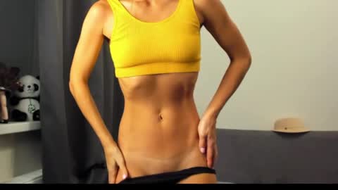 Snapshot of ellen_flow chatting on May 5, 7:55 pm ellen_flow online show from May 5, 7:55 pm