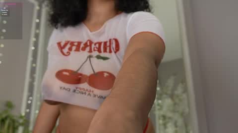 Snapshot of ellette_ chatting on May 22, 7:30 pm princess online show from May 22, 7:30 pm