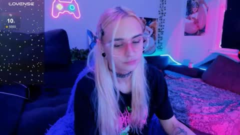 Ellie online show from November 2, 1:35 pm