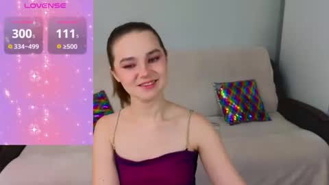 Snapshot of ellie_babyy chatting on December 3, 8:56 am Ellie online show from December 3, 8:56 am