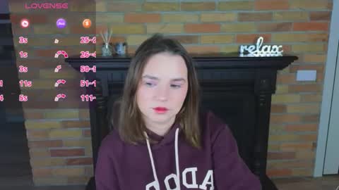 Snapshot of ellie_babyy chatting on February 14, 8:11 am Ellie online show from February 14, 8:11 am