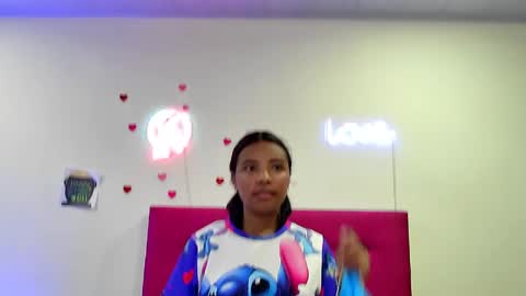 ellie_cute7 online show from April 24, 7:16 pm