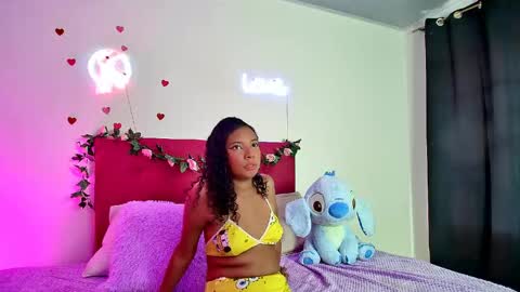 ellie_cute7 online show from May 30, 7:22 pm
