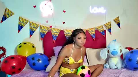 ellie_cute7 online show from June 16, 8:00 pm