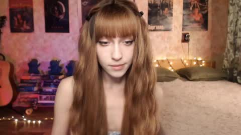 Snapshot of ellie_friendly chatting on December 6, 11:47 pm ellie_friendly online show from December 6, 11:47 pm