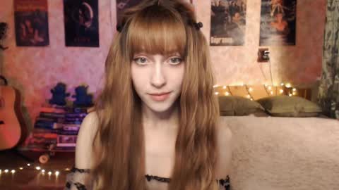 Snapshot of ellie_friendly chatting on December 25, 12:16 am ellie_friendly online show from December 25, 12:16 am