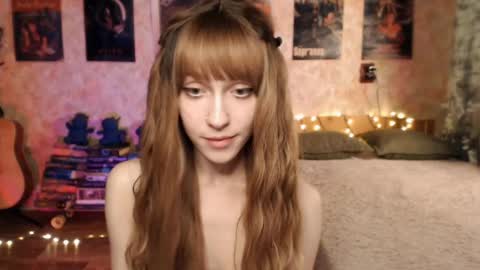Snapshot of ellie_friendly chatting on December 27, 3:31 am ellie_friendly online show from December 27, 3:31 am