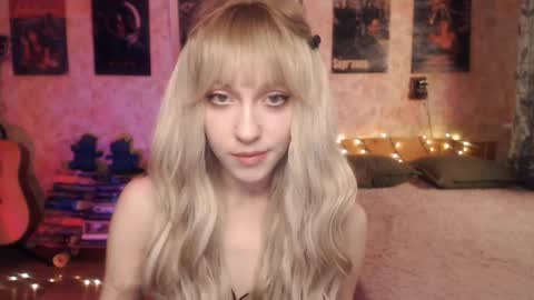 Snapshot of ellie_friendly chatting on January 23, 11:15 pm ellie_friendly online show from January 23, 11:15 pm