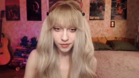 Snapshot of ellie_friendly chatting on March 11, 11:26 pm ellie_friendly online show from March 11, 11:26 pm
