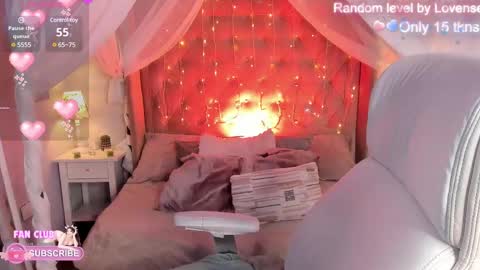 Snapshot of ellie_jhonson_ chatting on March 6, 5:43 pm  Ellie Jhonson  online show from March 6, 5:43 pm