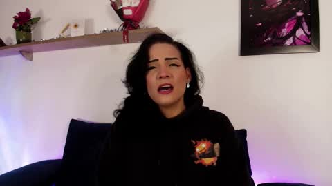 Snapshot of elliee1 chatting on December 18, 4:46 pm elliee1 online show from December 18, 4:46 pm