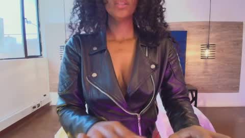 elliee_alves online show from April 7, 5:57 pm