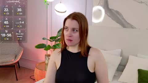 Snapshot of elliegarson__ chatting on June 4, 5:19 pm elliegarson__ online show from June 4, 5:19 pm