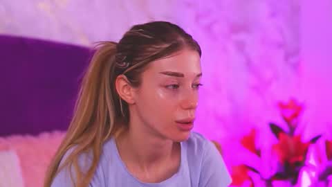 Snapshot of ellinanuria chatting on February 24, 4:43 am EllinaNuria online show from February 24, 4:43 am