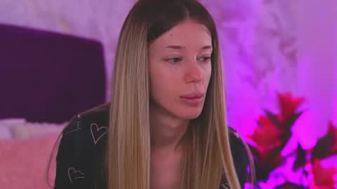 EllinaNuria online show from March 23, 5:11 am