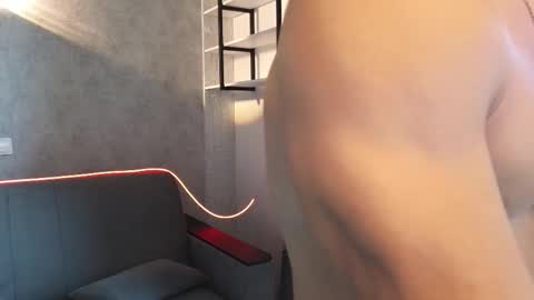 elliot_muscle04 online show from October 7, 10:01 am