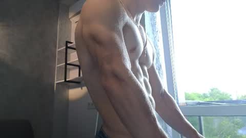 elliot_muscle04 online show from July 26, 11:50 am