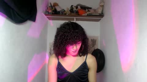 Snapshot of ellis_flowers chatting on June 11, 2:22 am . online show from June 11, 2:22 am