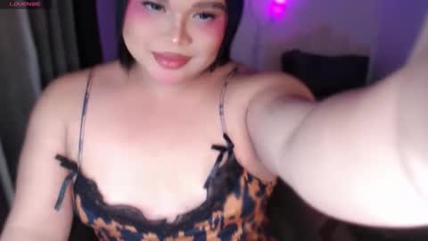 Snapshot of ellise_husson chatting on May 4, 4:30 am Ellise online show from May 4, 4:30 am