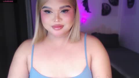 Snapshot of ellise_husson chatting on May 5, 3:42 pm Ellise online show from May 5, 3:42 pm