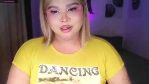 Snapshot of ellise_husson chatting on May 7, 10:15 pm Ellise online show from May 7, 10:15 pm