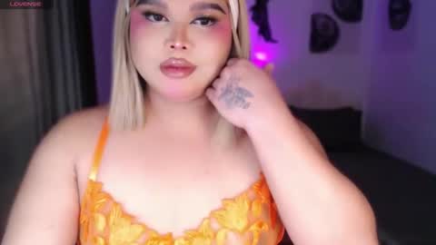 Snapshot of ellise_husson chatting on May 11, 8:17 pm Ellise online show from May 11, 8:17 pm