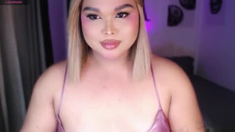 Snapshot of ellise_husson chatting on May 20, 12:22 pm Ellise online show from May 20, 12:22 pm
