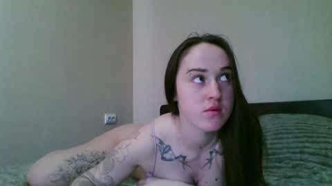 Snapshot of elliza_snow chatting on May 2, 5:56 am Eliza online show from May 2, 5:56 am
