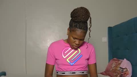 Snapshot of elllanna chatting on April 25, 8:39 pm elllanna online show from April 25, 8:39 pm