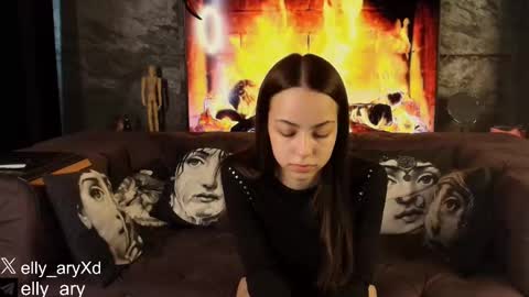 Snapshot of elly_ary chatting on February 24, 12:41 am elly_ary online show from February 24, 12:41 am