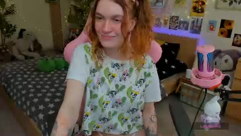 Snapshot of elly_milas chatting on July 11, 1:25 pm Elly Fansly online show from July 11, 1:25 pm