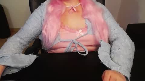 Elly online show from April 3, 6:39 pm