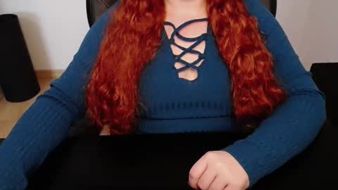 Snapshot of elly_petite chatting on April 20, 6:16 am Elly online show from April 20, 6:16 am