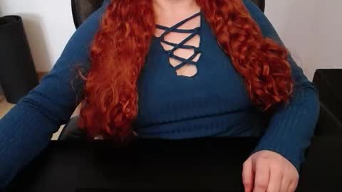 Snapshot of elly_petite chatting on April 21, 3:07 pm Elly online show from April 21, 3:07 pm