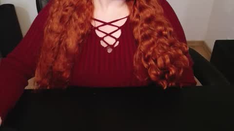 Snapshot of elly_petite chatting on April 22, 5:58 pm Elly online show from April 22, 5:58 pm