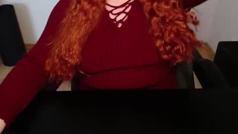 Snapshot of elly_petite chatting on April 23, 7:52 am Elly online show from April 23, 7:52 am