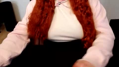 Snapshot of elly_petite chatting on May 11, 6:49 pm Elly online show from May 11, 6:49 pm