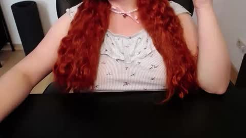 Snapshot of elly_petite chatting on May 19, 12:55 pm Elly online show from May 19, 12:55 pm