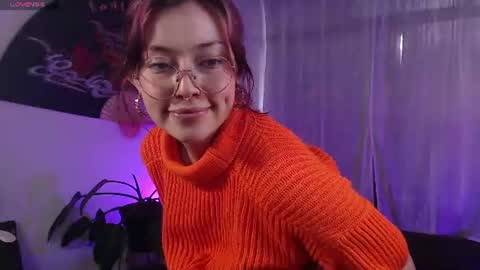 Snapshot of elly_uwuw chatting on July 29, 10:08 pm Emy Castro online show from July 29, 10:08 pm