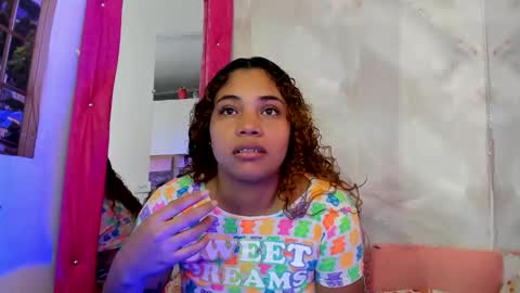 Snapshot of ellybloom chatting on April 30, 2:01 pm ellybloom online show from April 30, 2:01 pm