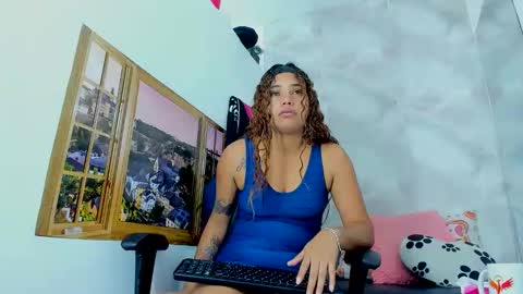 Snapshot of ellybloom chatting on May 9, 2:11 pm ellybloom online show from May 9, 2:11 pm