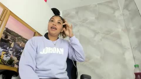 Snapshot of ellybloom chatting on May 18, 1:50 pm ellybloom online show from May 18, 1:50 pm