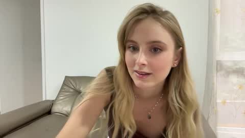 ellykeyofficial online show from May 28, 7:44 pm