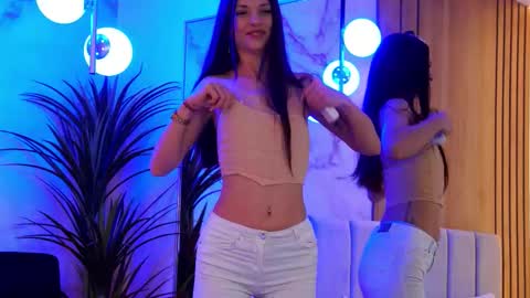 Elly online show from March 4, 8:37 pm